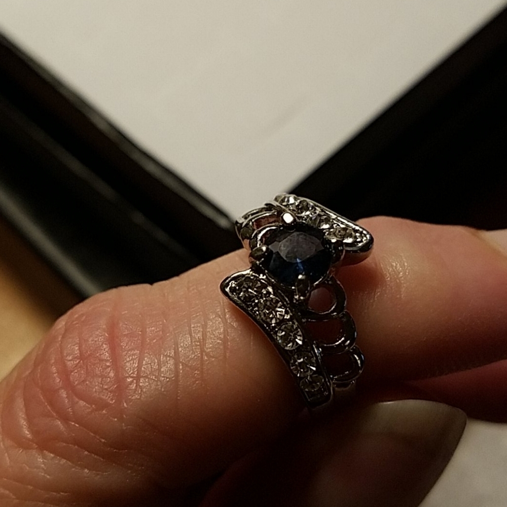 Beautiful Costume Jewelry Ring Size 7